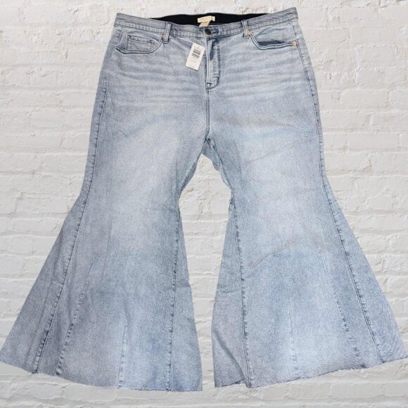 22S Torrid Festi Super Flare Jeans NWT - Picture 2 of 6